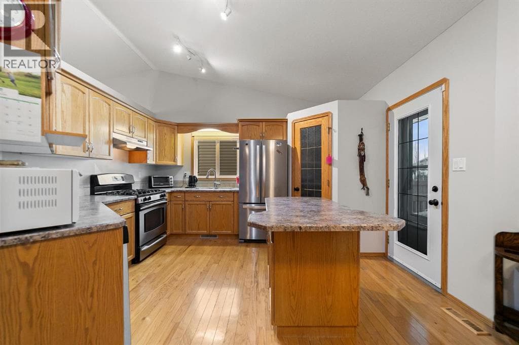 6308 30 Avenue photo 8