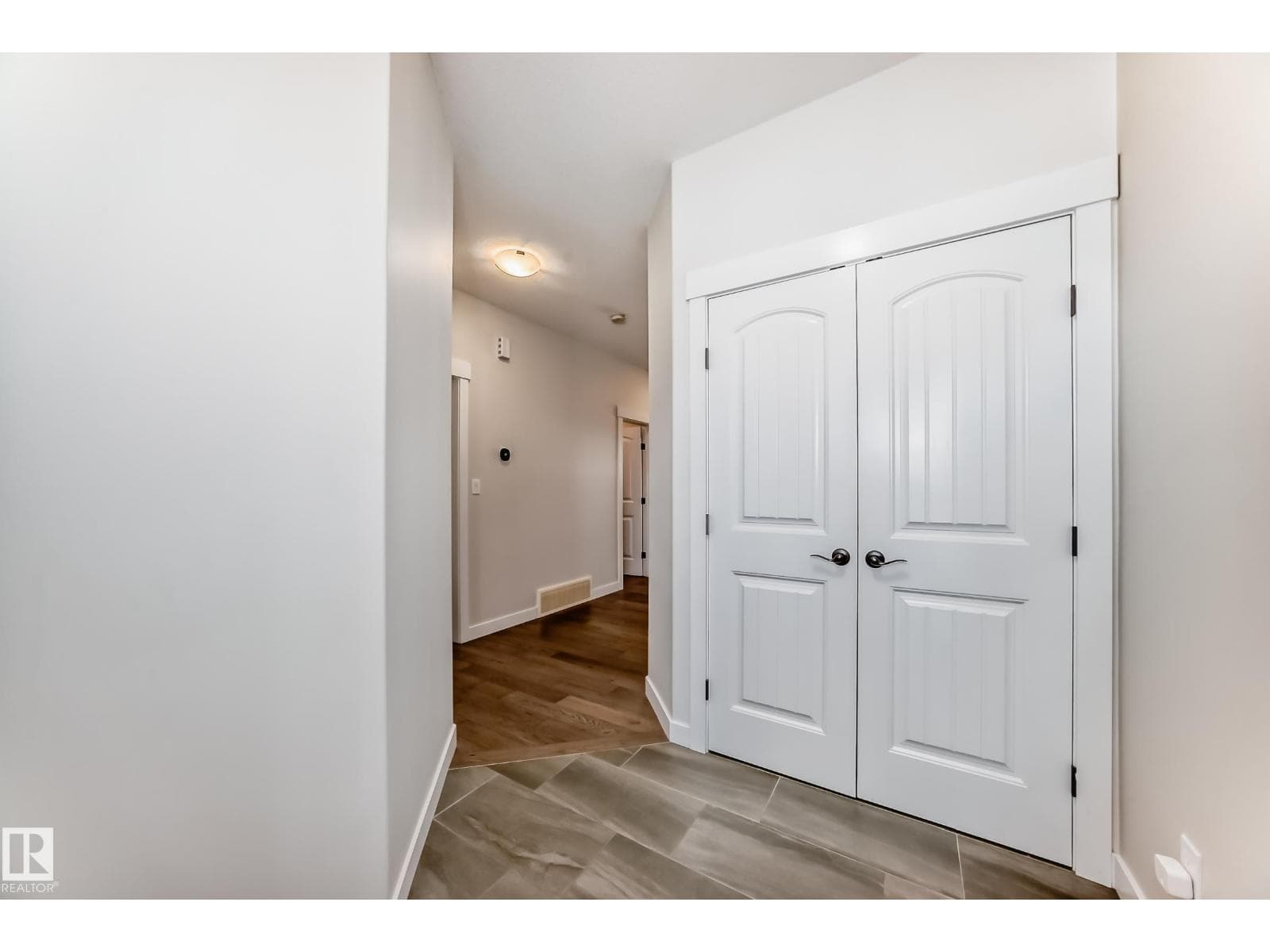 6479 ELSTON LO NW photo 4