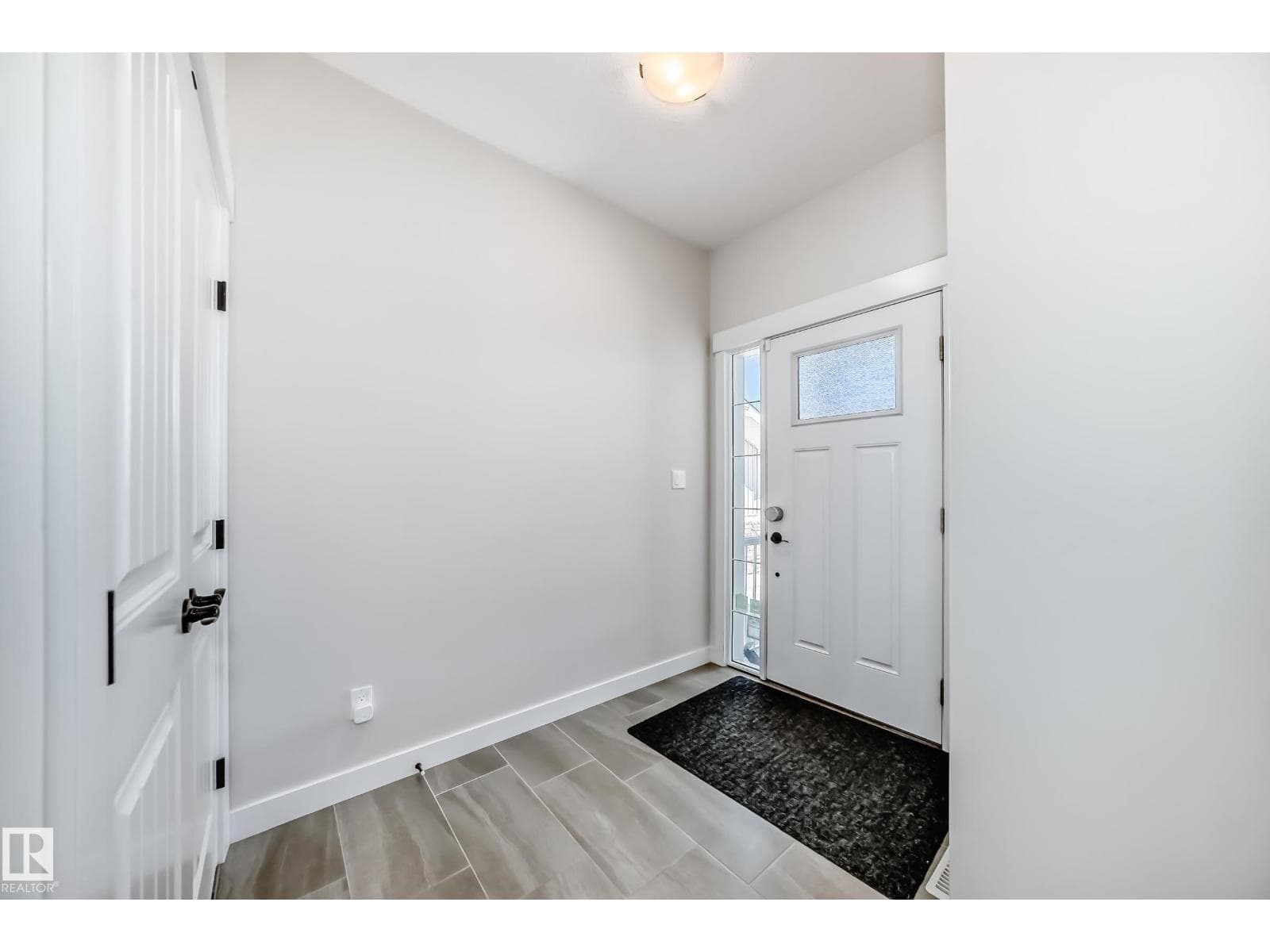 6479 ELSTON LO NW photo 3