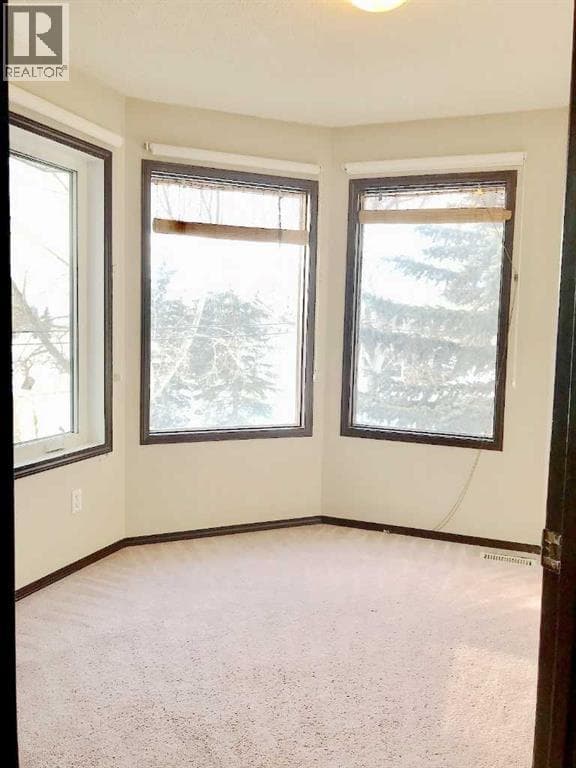 508 78 Avenue SW photo 9