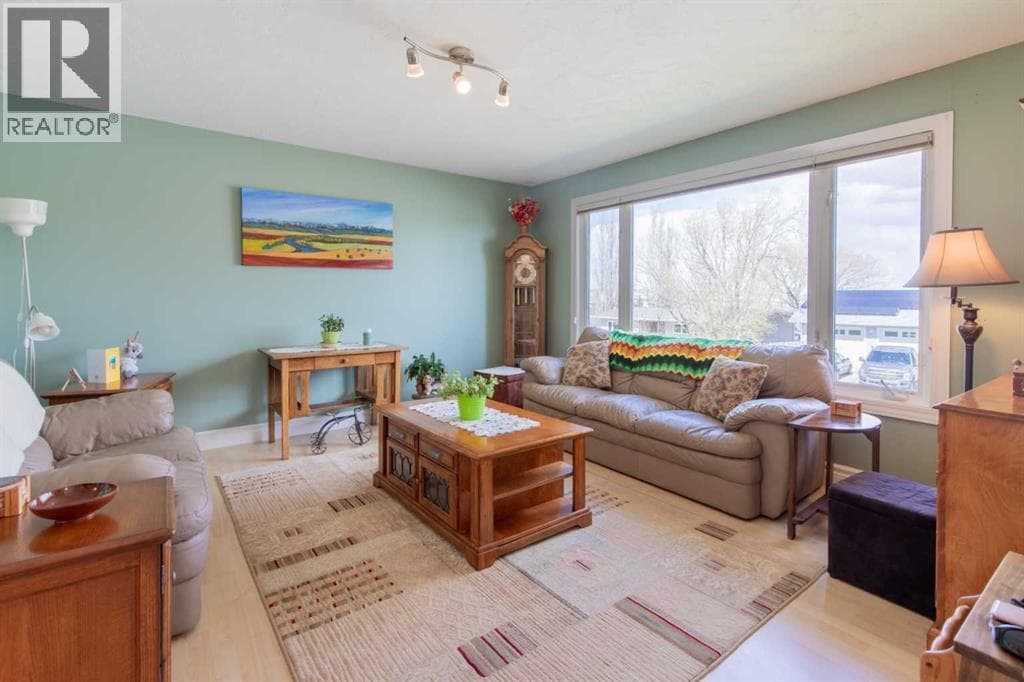 580 McDougall Street photo 8