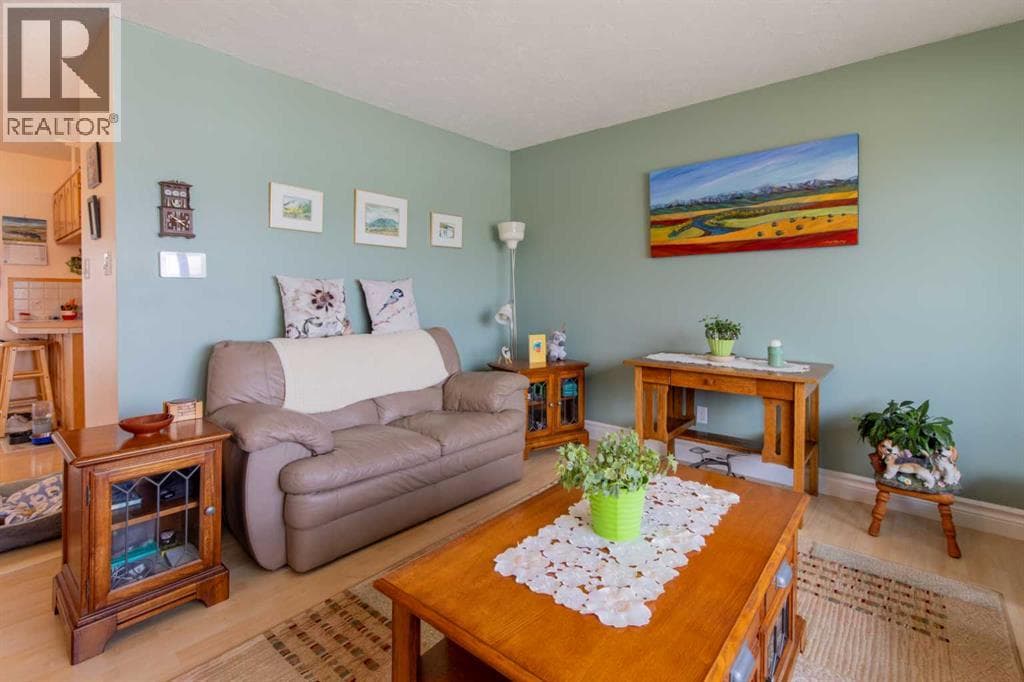 580 McDougall Street photo 9