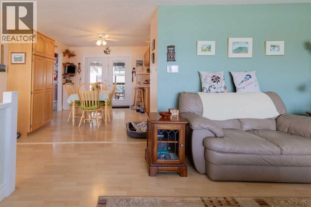 580 McDougall Street photo 11