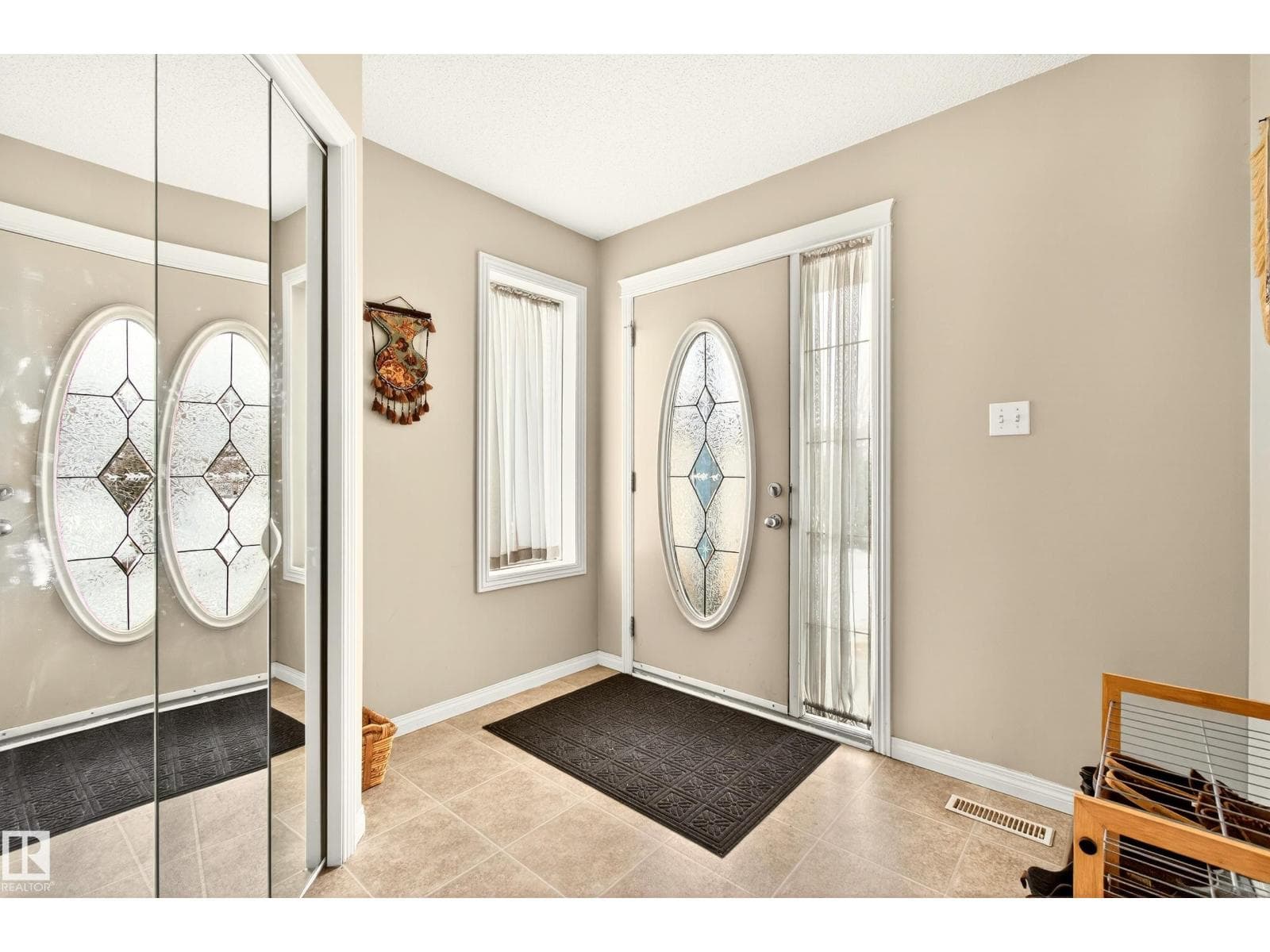 8922 5av SW — photo 3