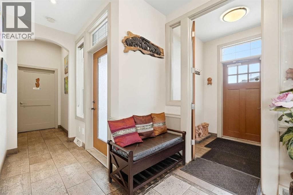 115 Fifth Avenue W photo 8