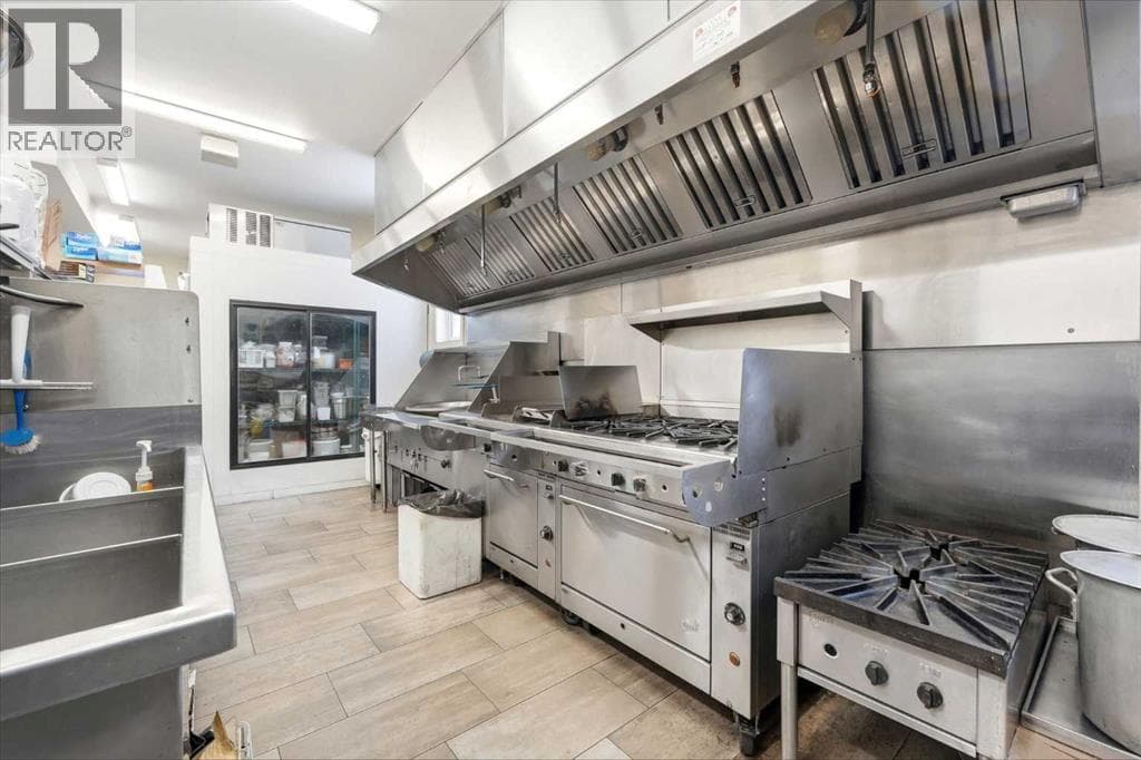 115 Fifth Avenue W photo 12