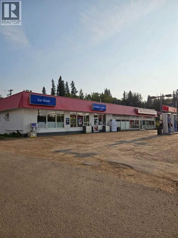 5212 50 Avenue photo 2