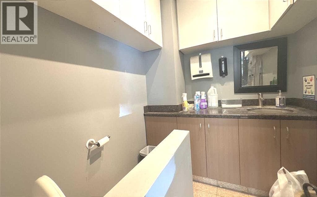 106, 233 Centre Street SW photo 2