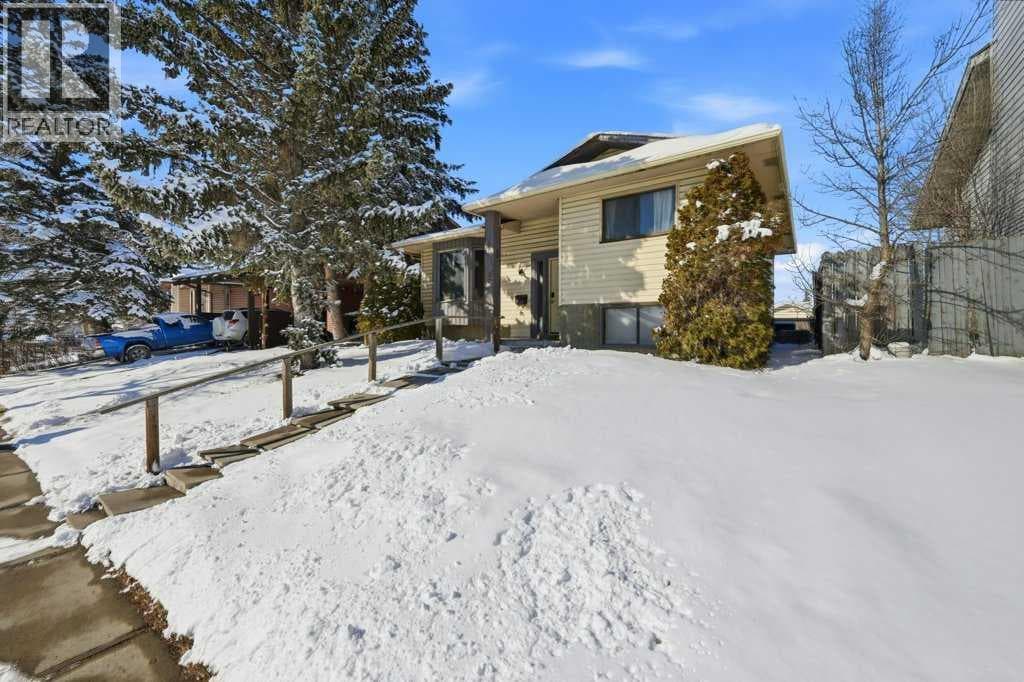 228 Castleridge Drive NE photo 2