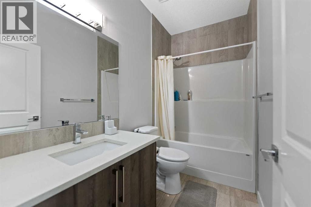439 Bayview Way SW photo 8