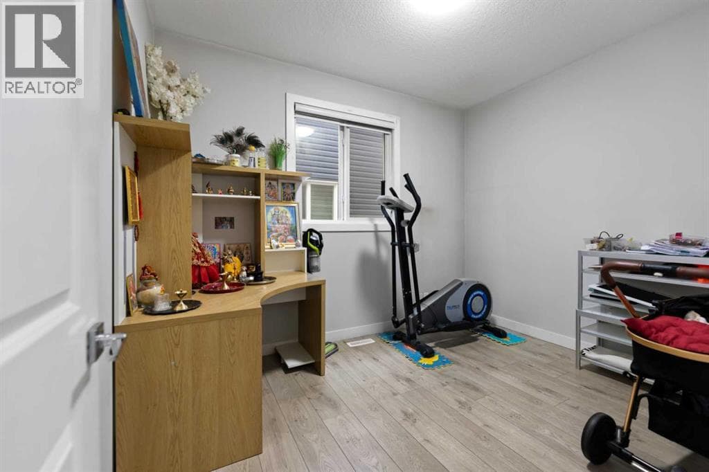439 Bayview Way SW photo 9