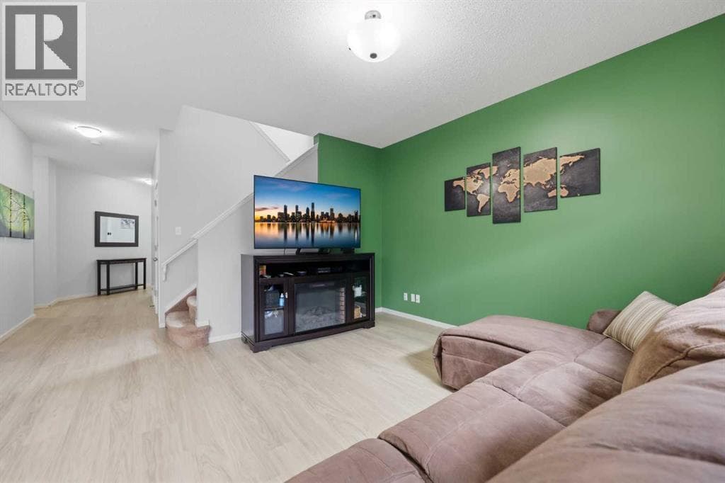 1198 Kingston Crescent SE photo 7