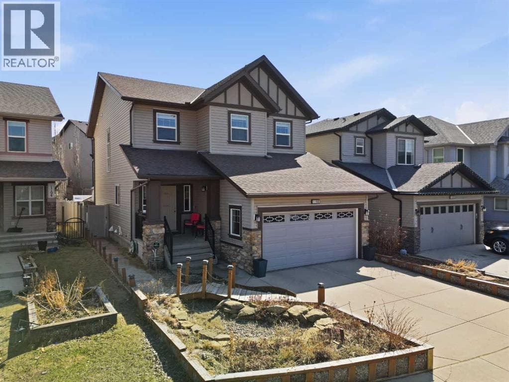 1198 Kingston Crescent SE photo 2