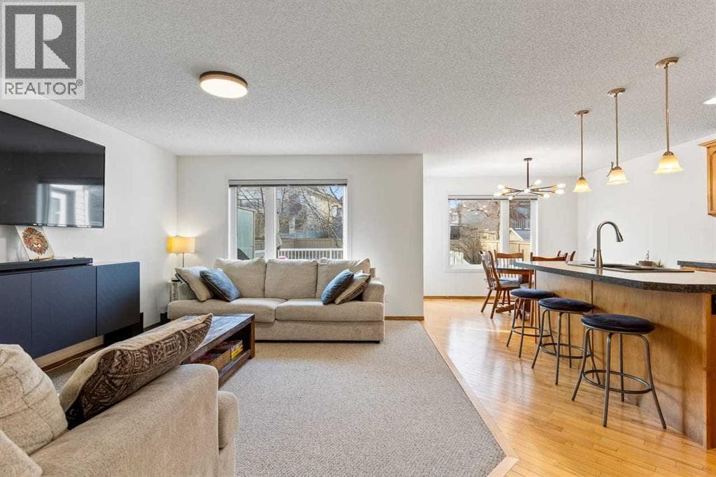 921 Cranston Drive SE photo 2