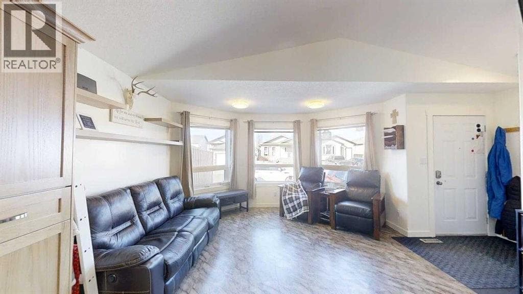 668 Blackfoot Terrace W photo 2