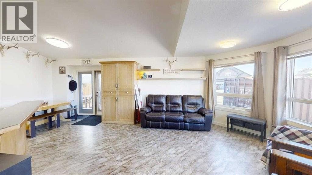 668 Blackfoot Terrace W photo 3