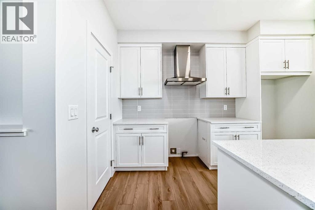 138 Lanark Gate SE photo 9
