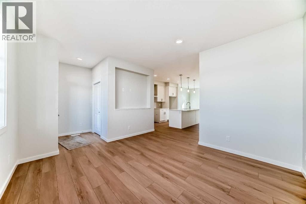 138 Lanark Gate SE photo 7