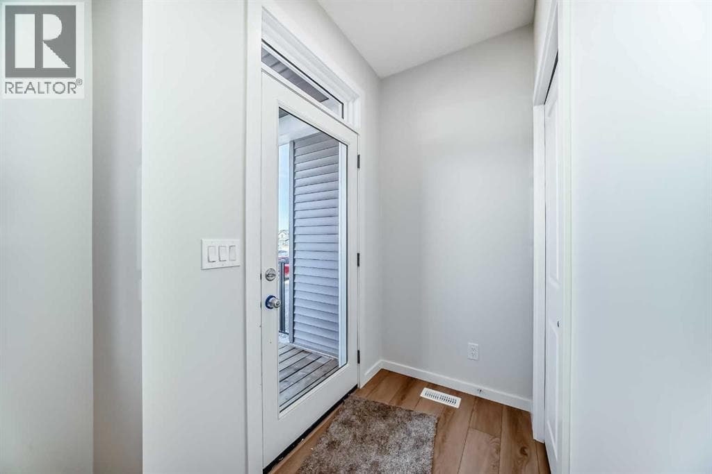 138 Lanark Gate SE photo 6