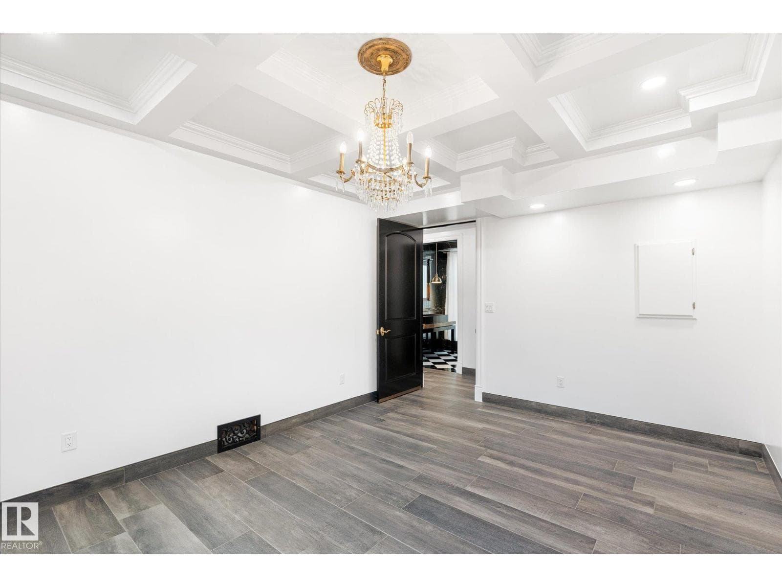 11833 102 AV NW photo 9