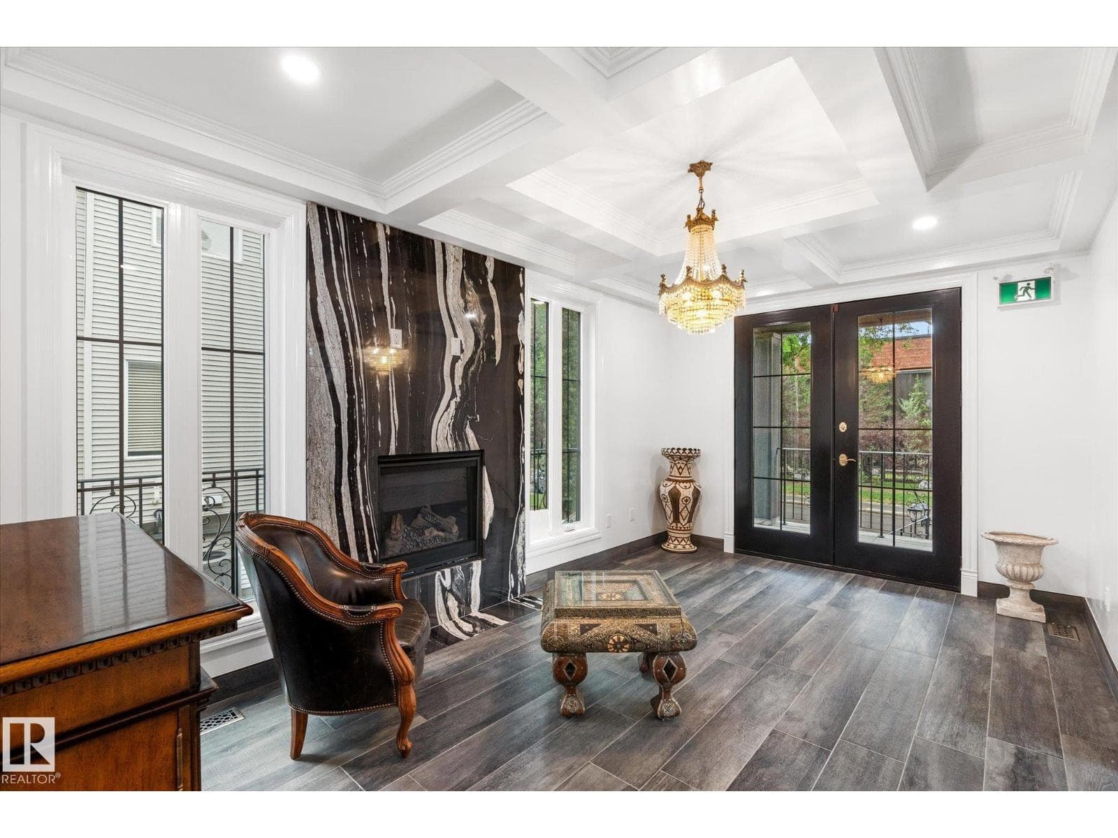 11833 102 AV NW photo 4