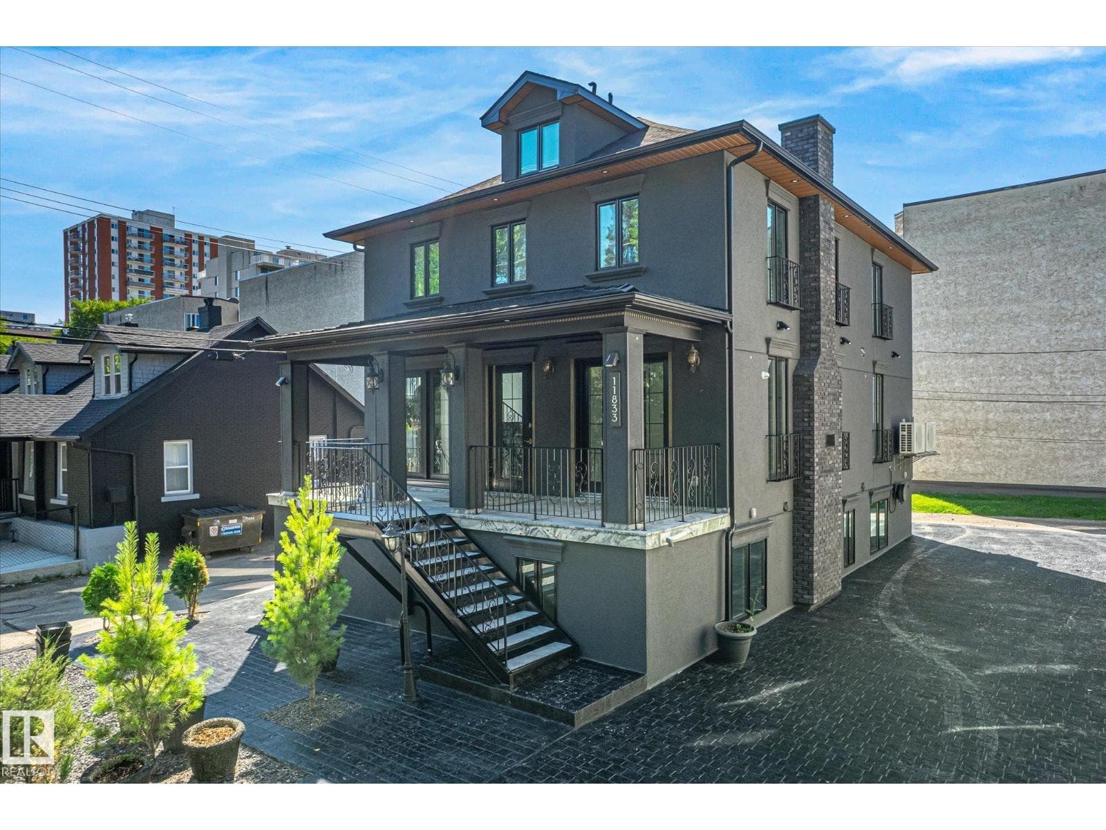 11833 102 AV NW photo 3