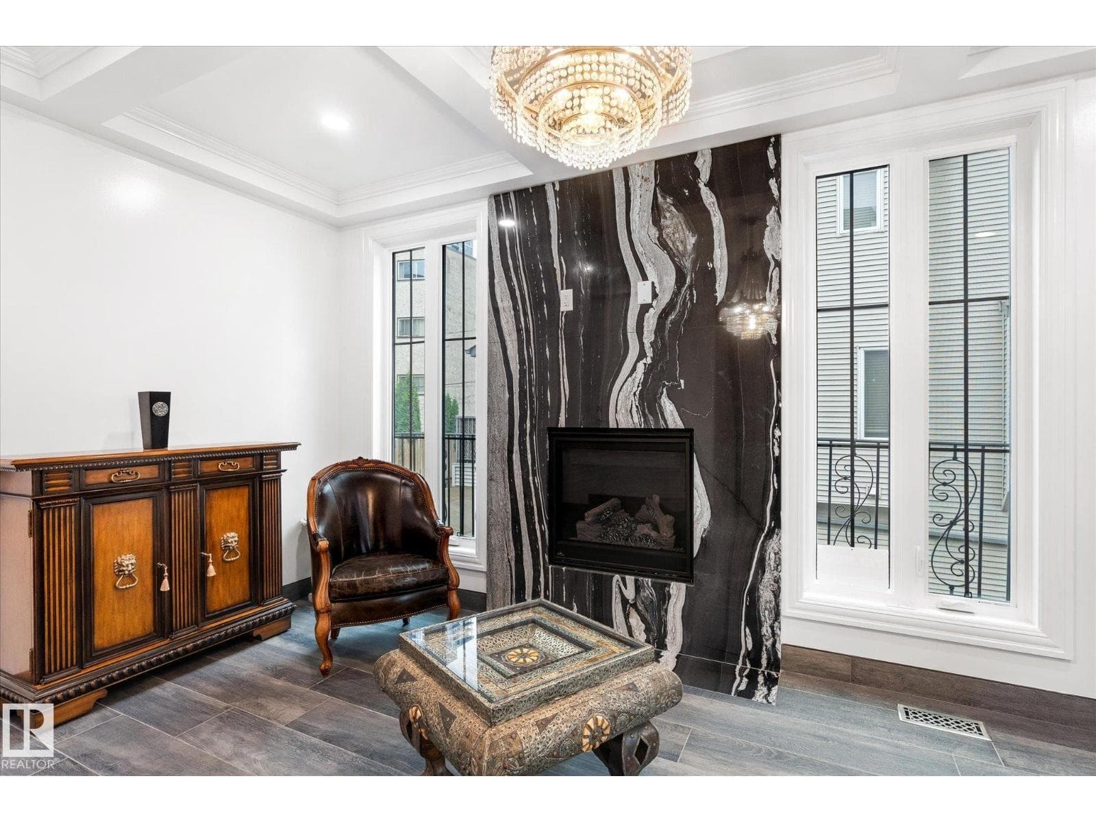 11833 102 AV NW photo 6