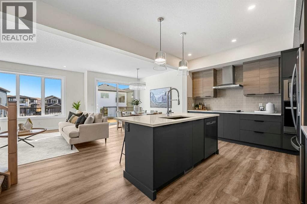 121 Quartz Crescent photo 2