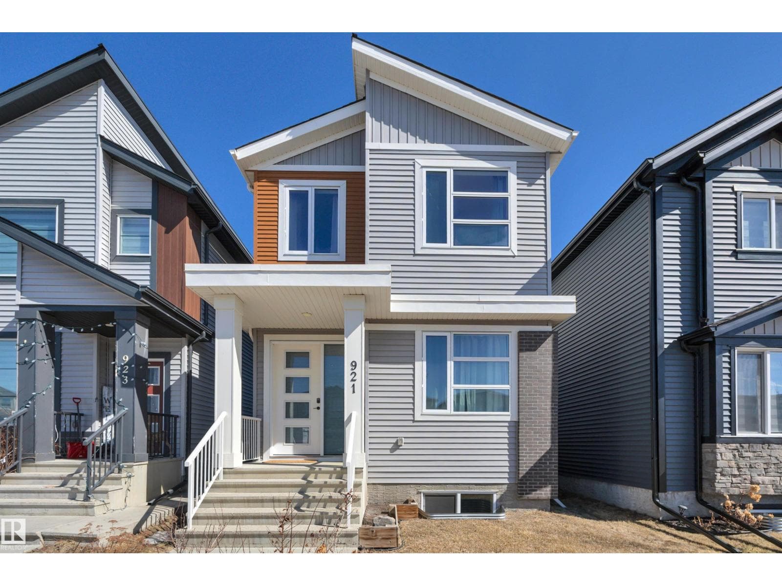 921 BERG PL photo 2