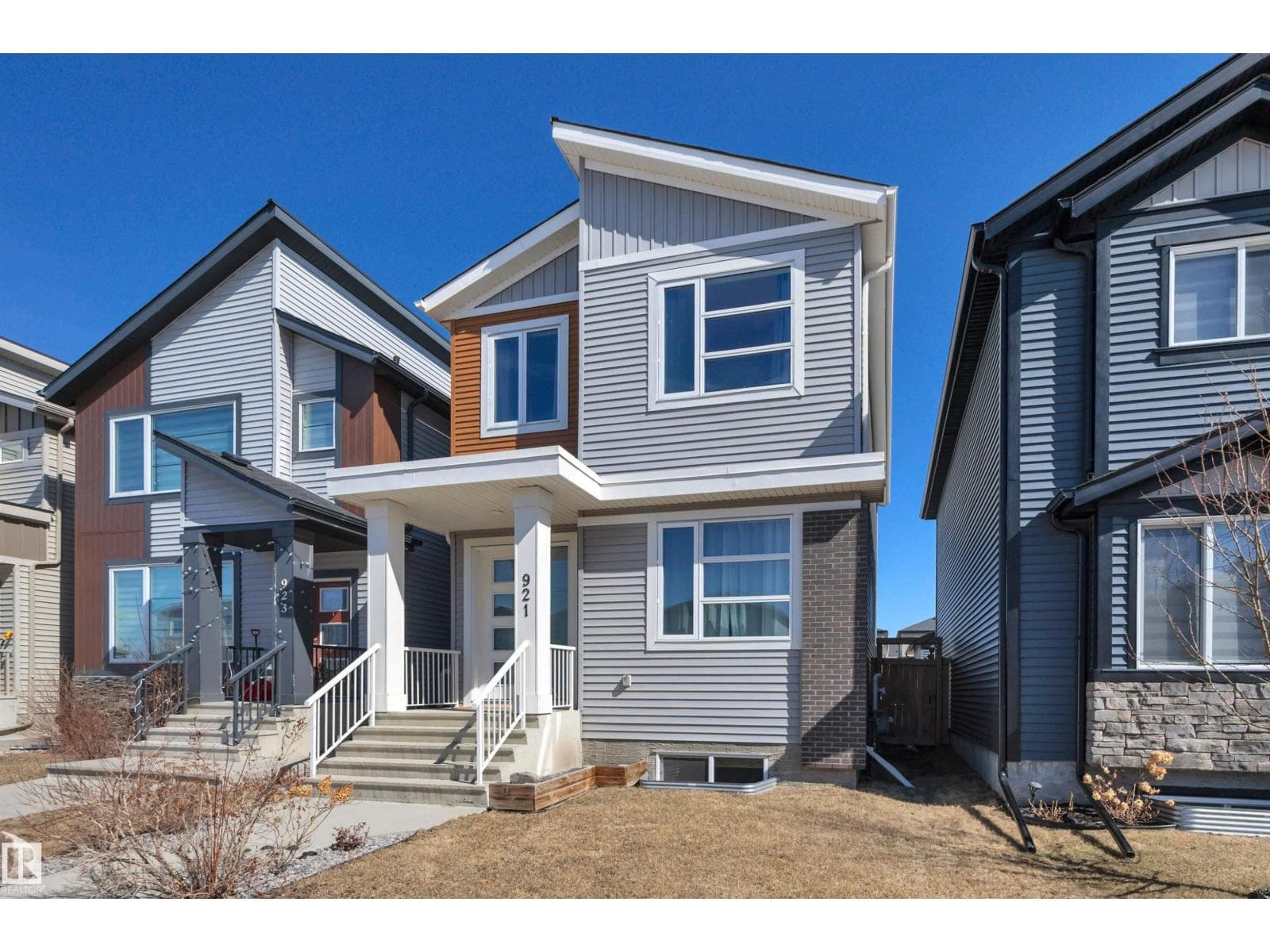921 BERG PL photo 3