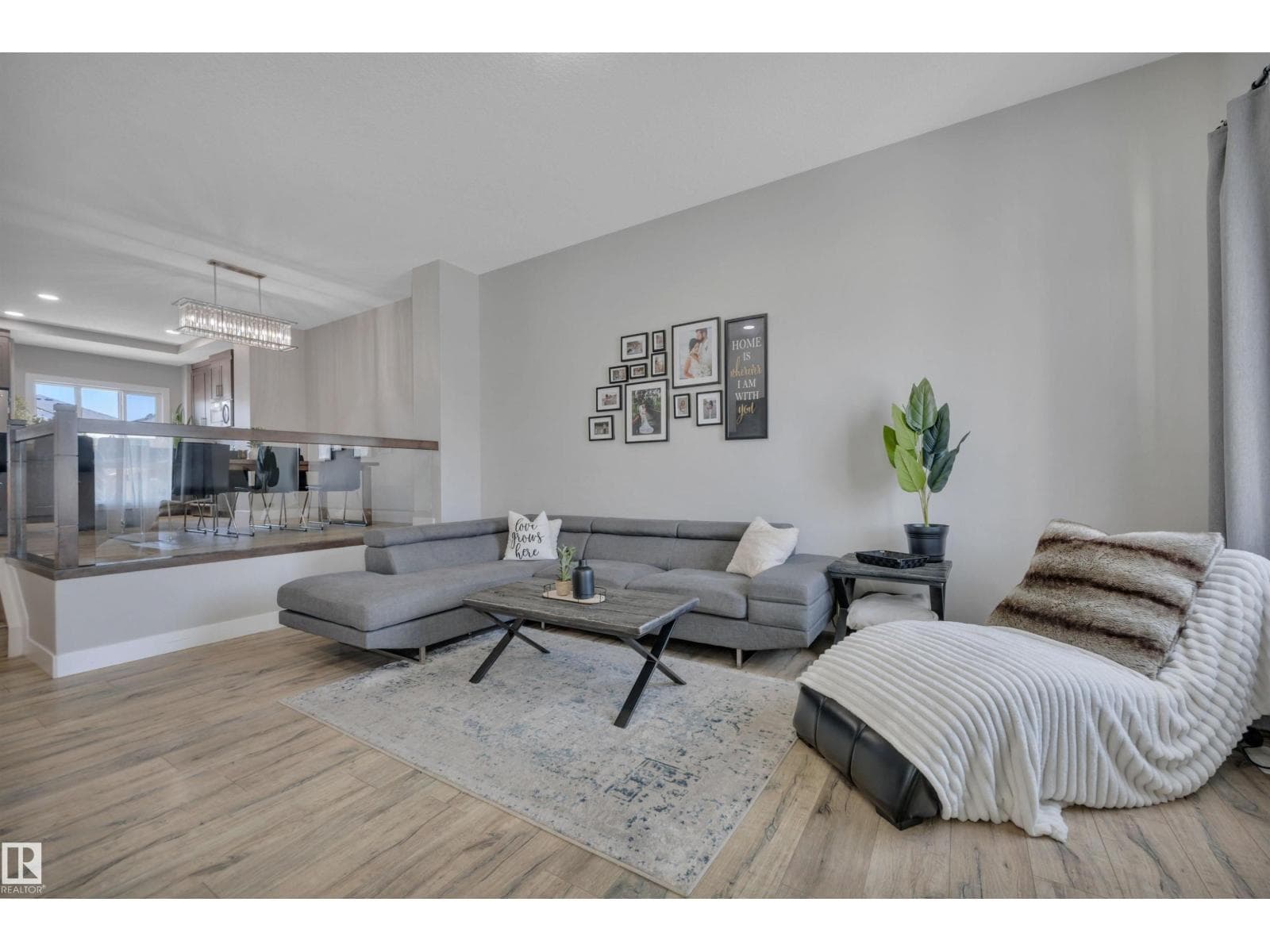 921 BERG PL photo 7