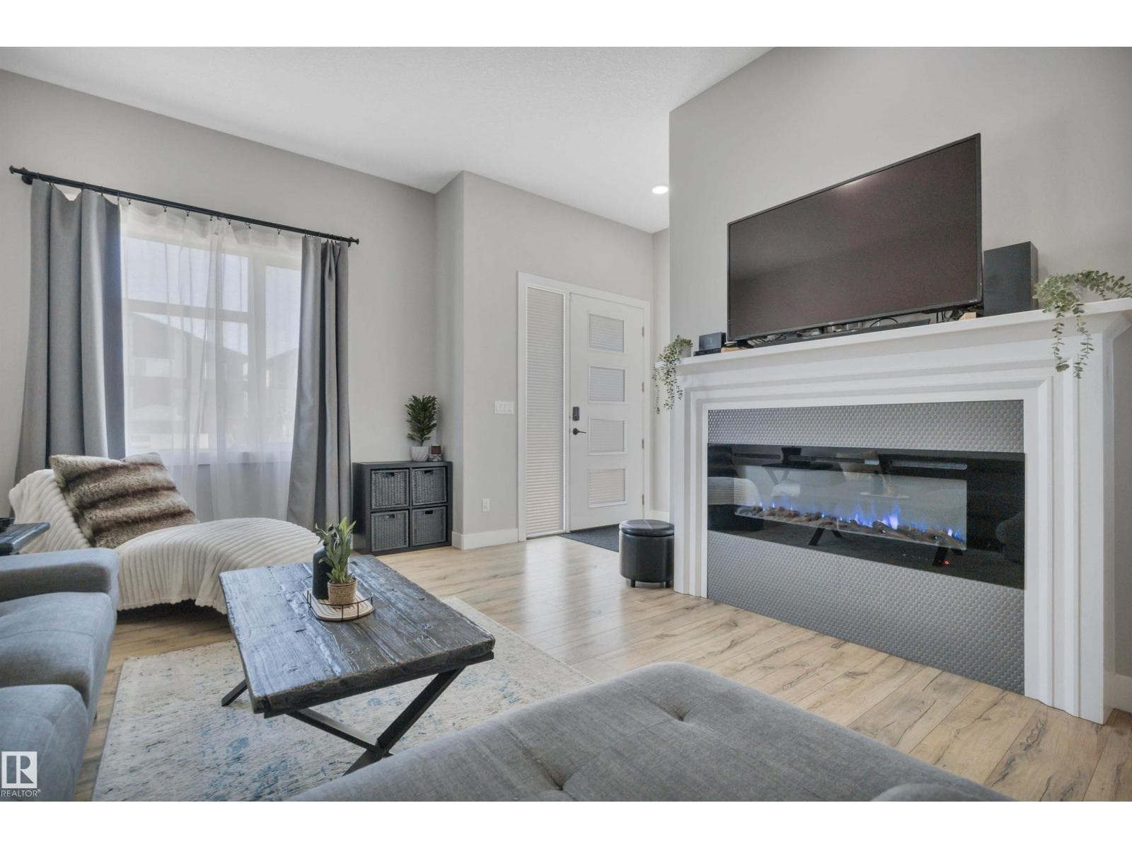 921 BERG PL photo 9