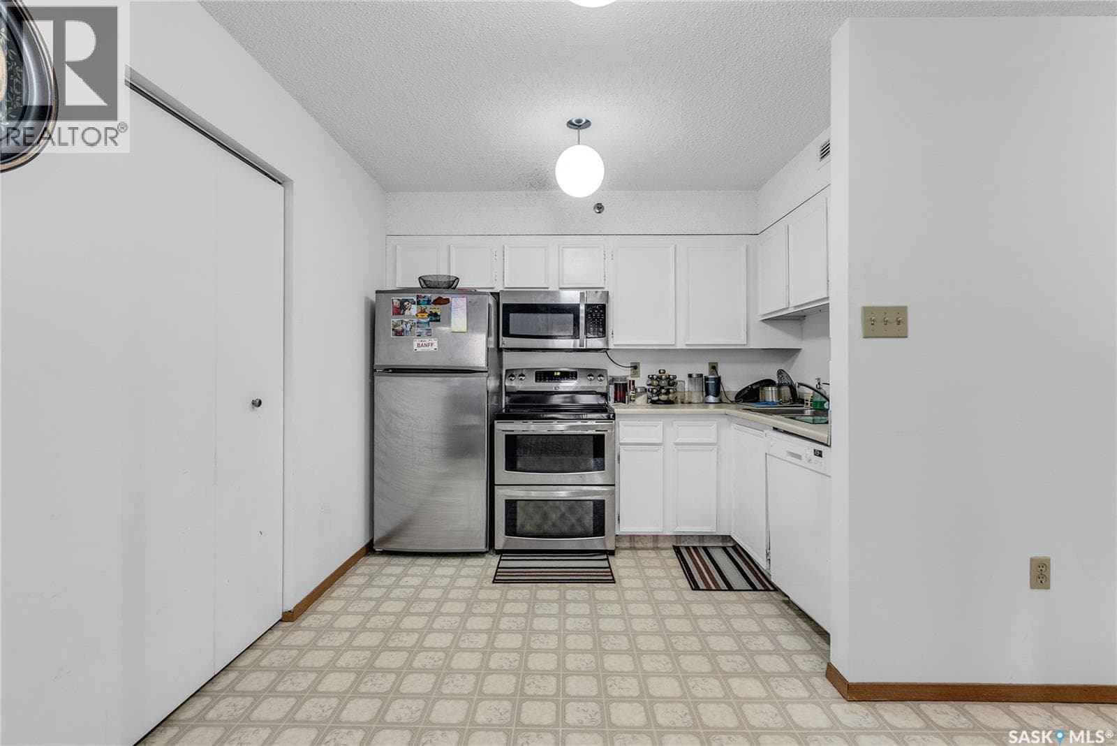 305 405 5th AVENUE N photo 6