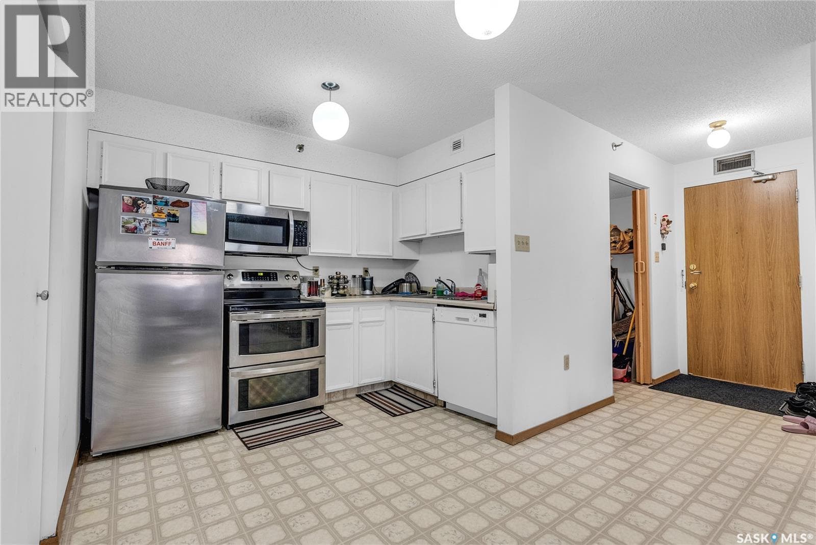 305 405 5th AVENUE N photo 5