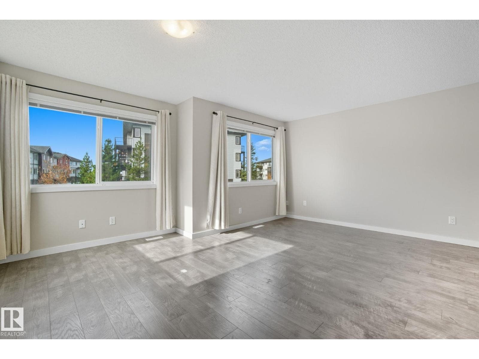 1604 33A ST NW photo 10