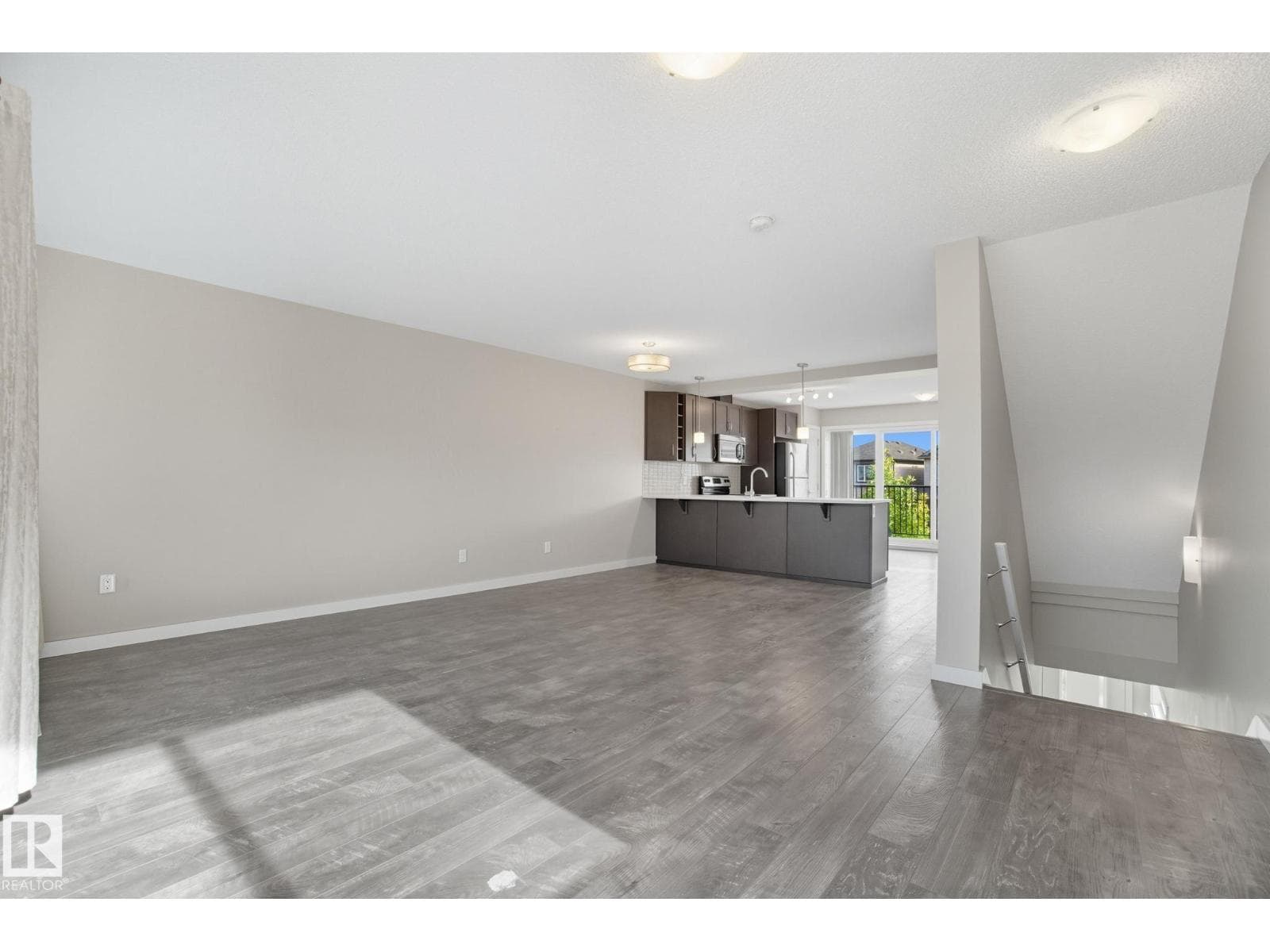 1604 33A ST NW photo 11