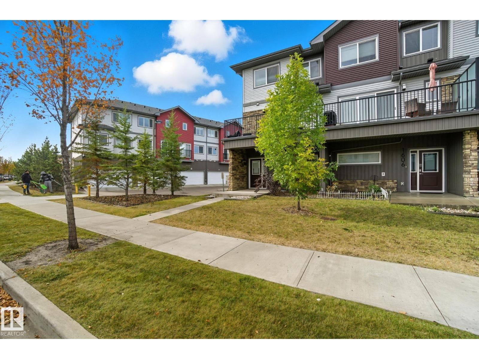 1604 33A ST NW photo 3