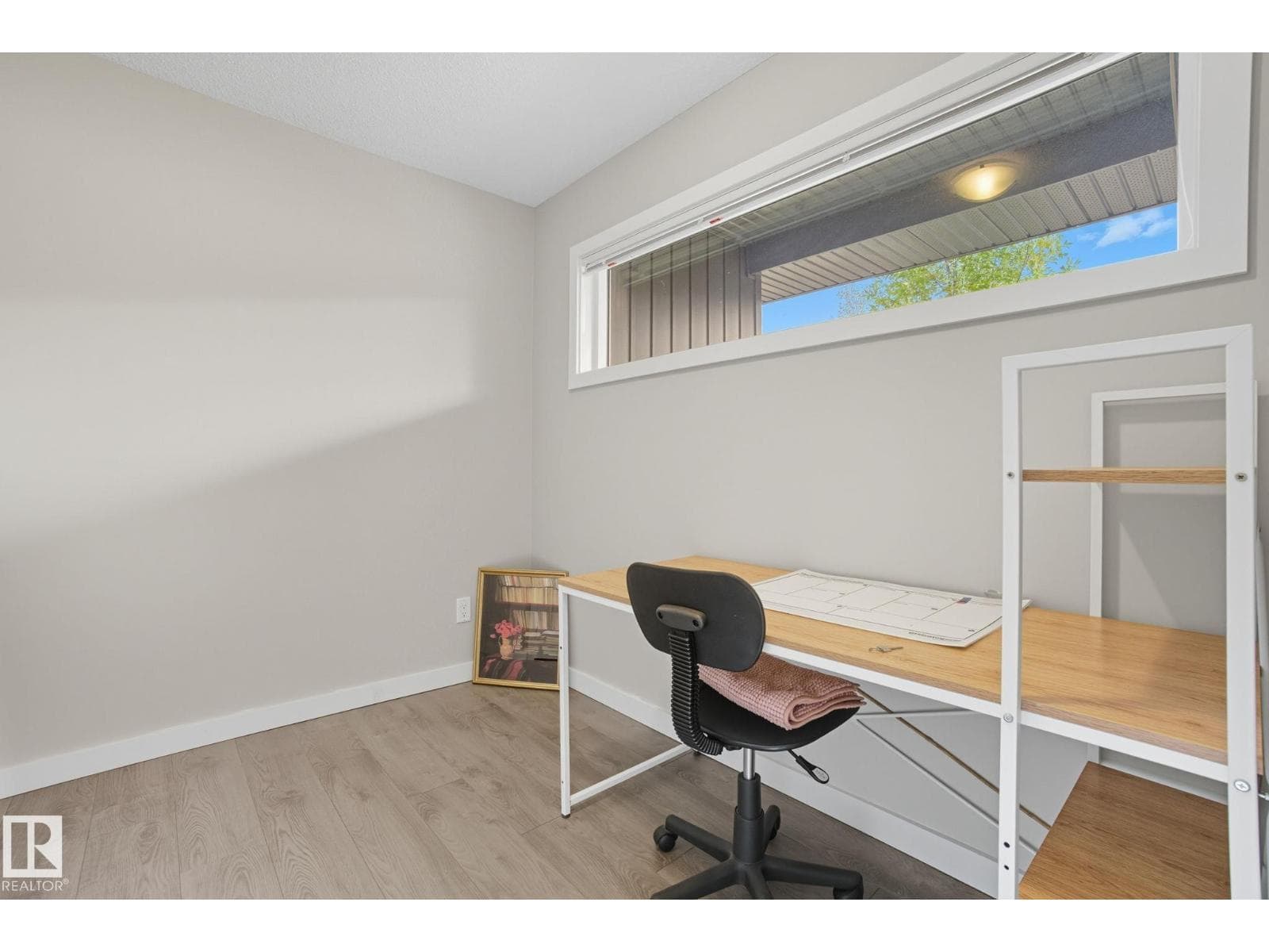 1604 33A ST NW photo 7