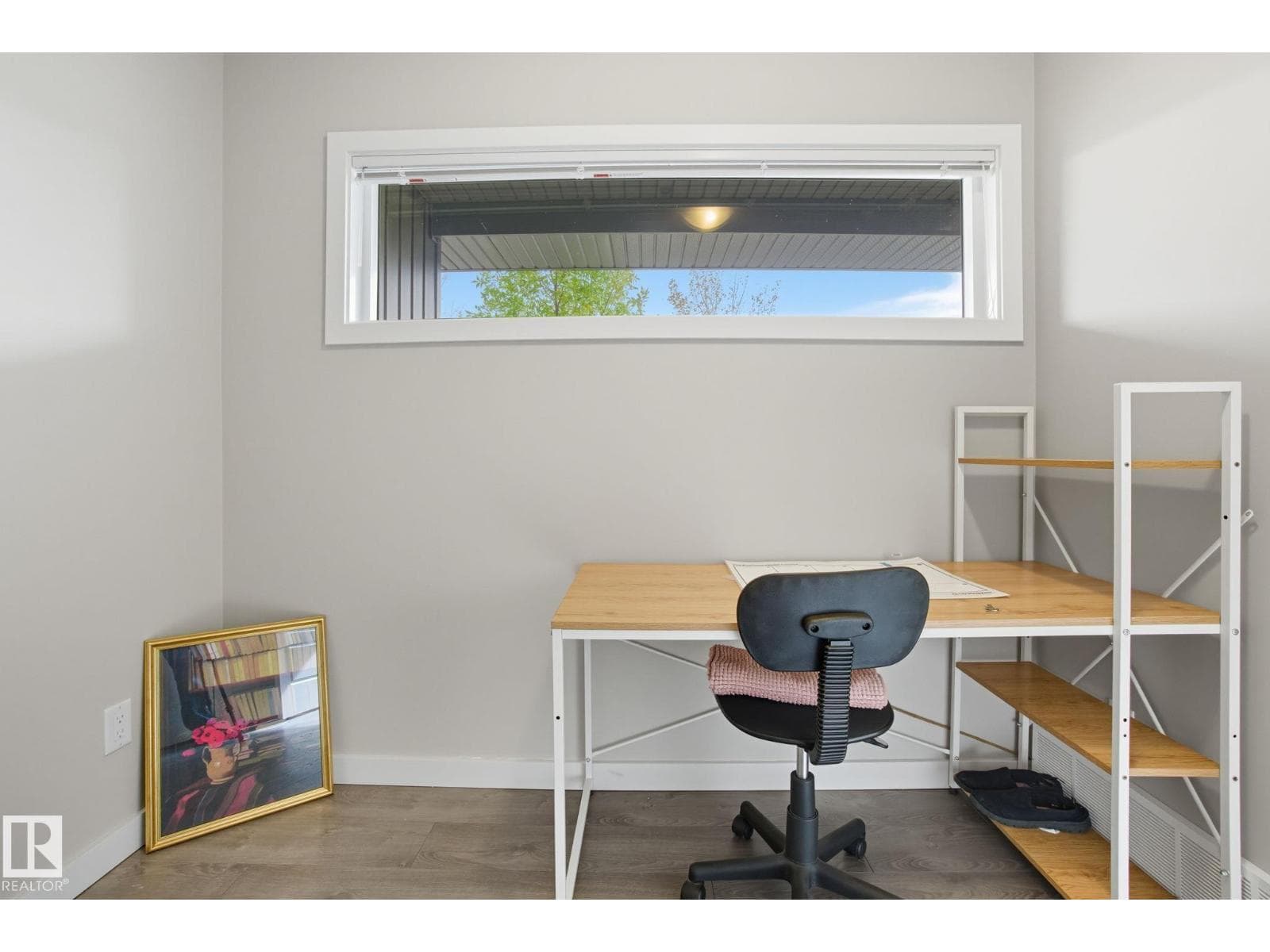 1604 33A ST NW photo 8