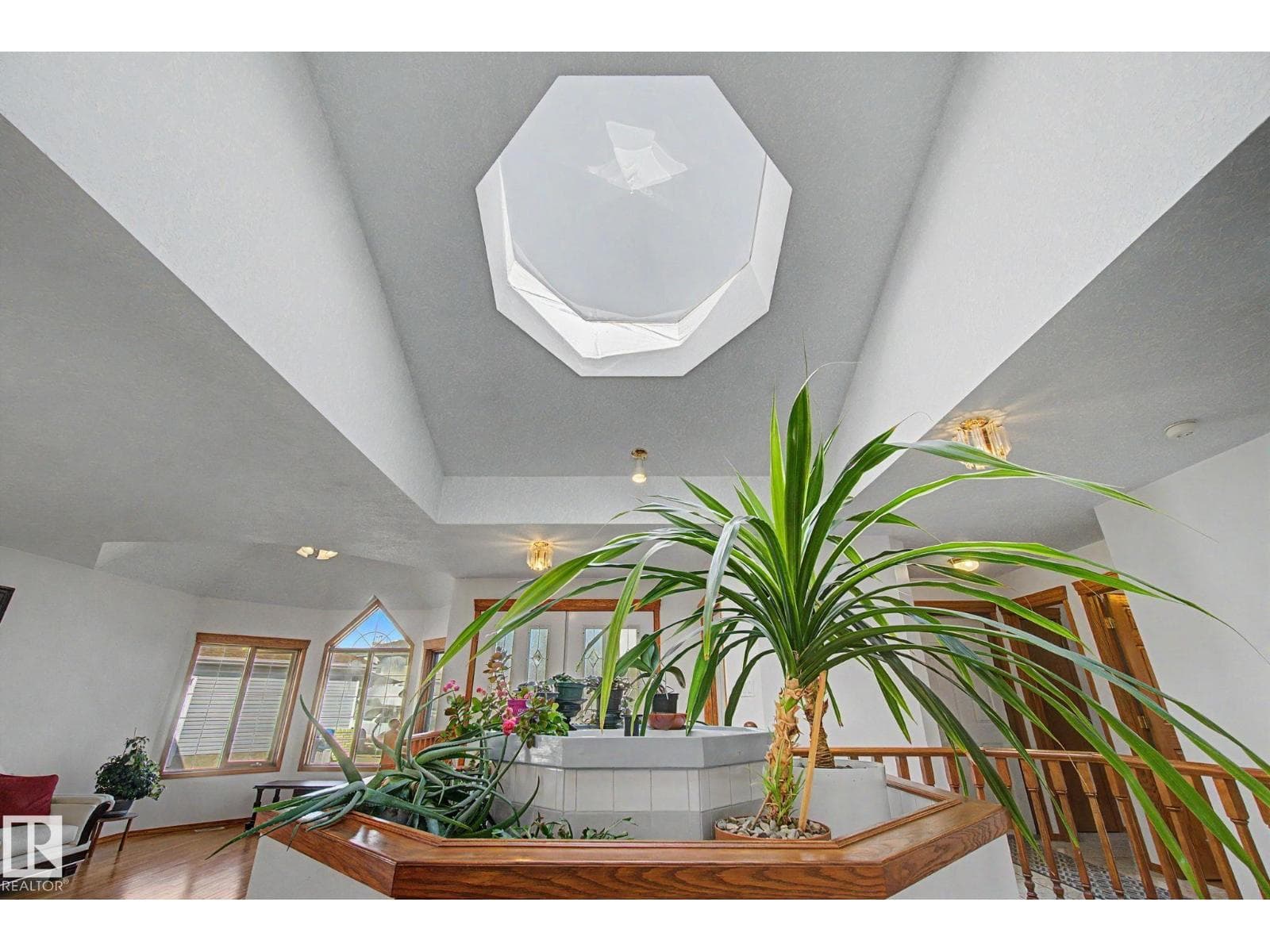 4228 46 ST NW photo 10