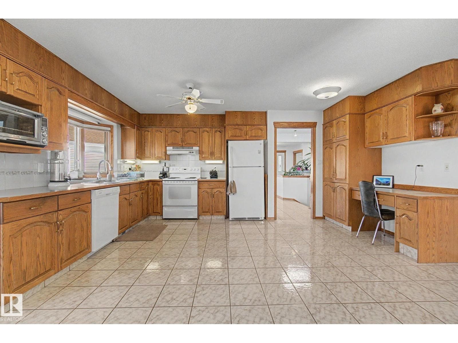 4228 46 ST NW photo 12