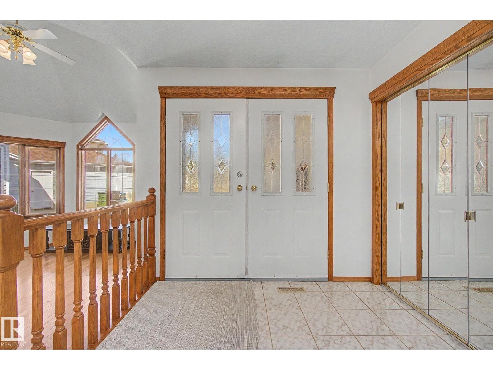 4228 46 ST NW photo 4