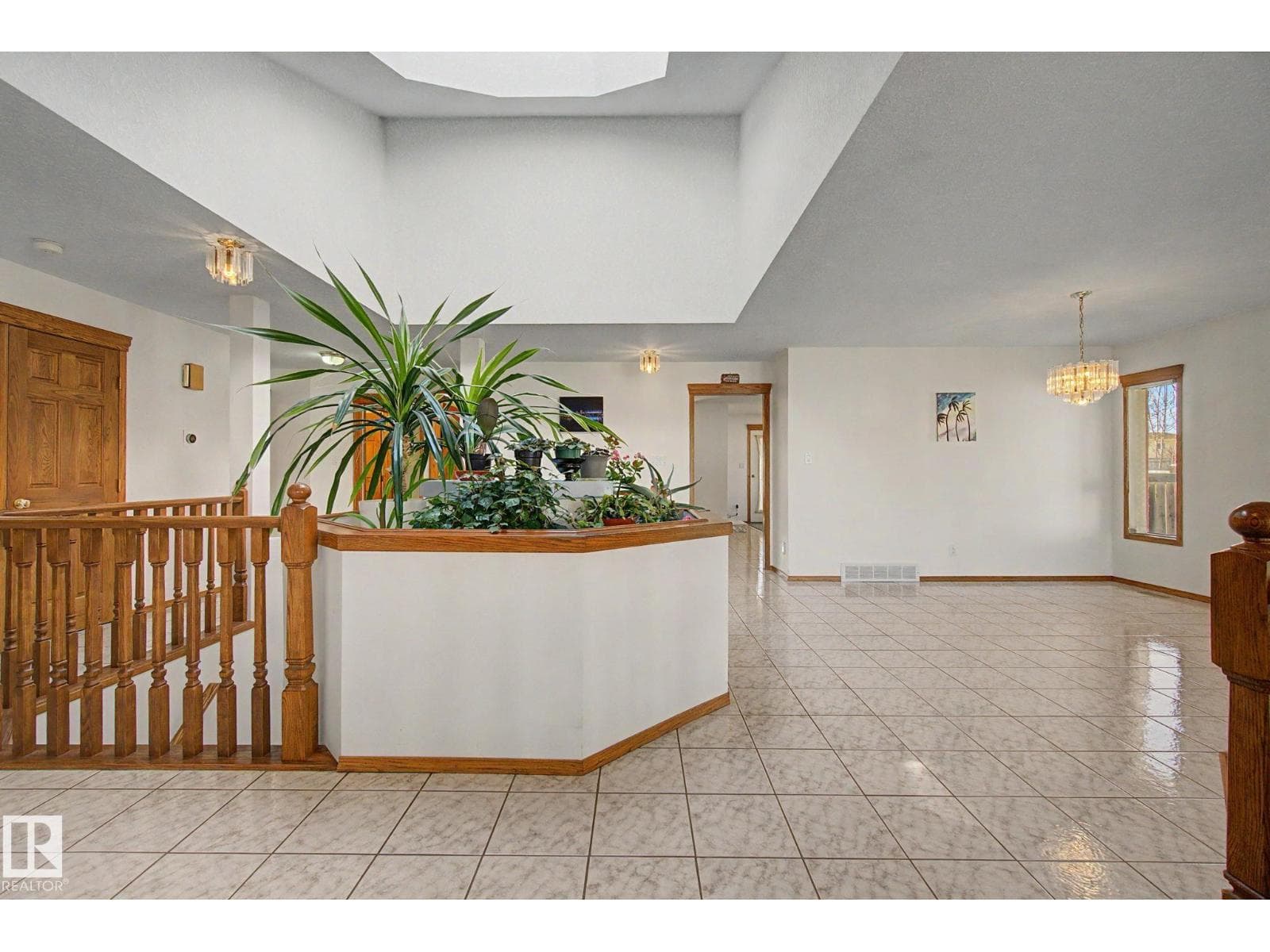4228 46 ST NW photo 9