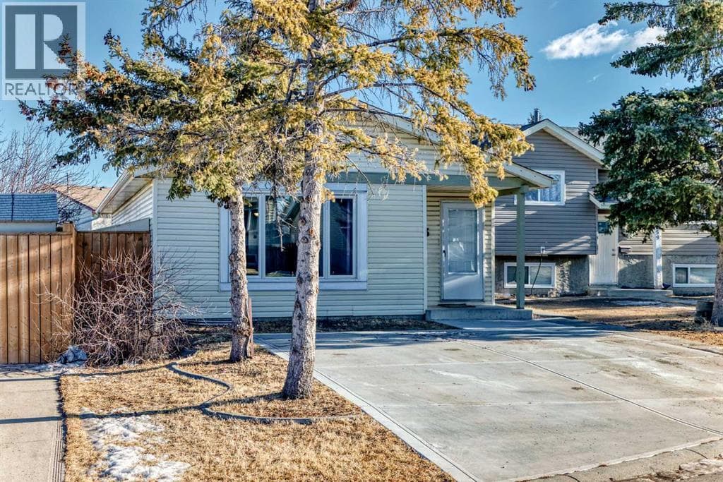 63 Falshire Place NE photo 3