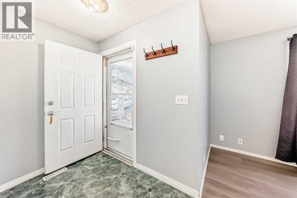 63 Falshire Place NE photo 4