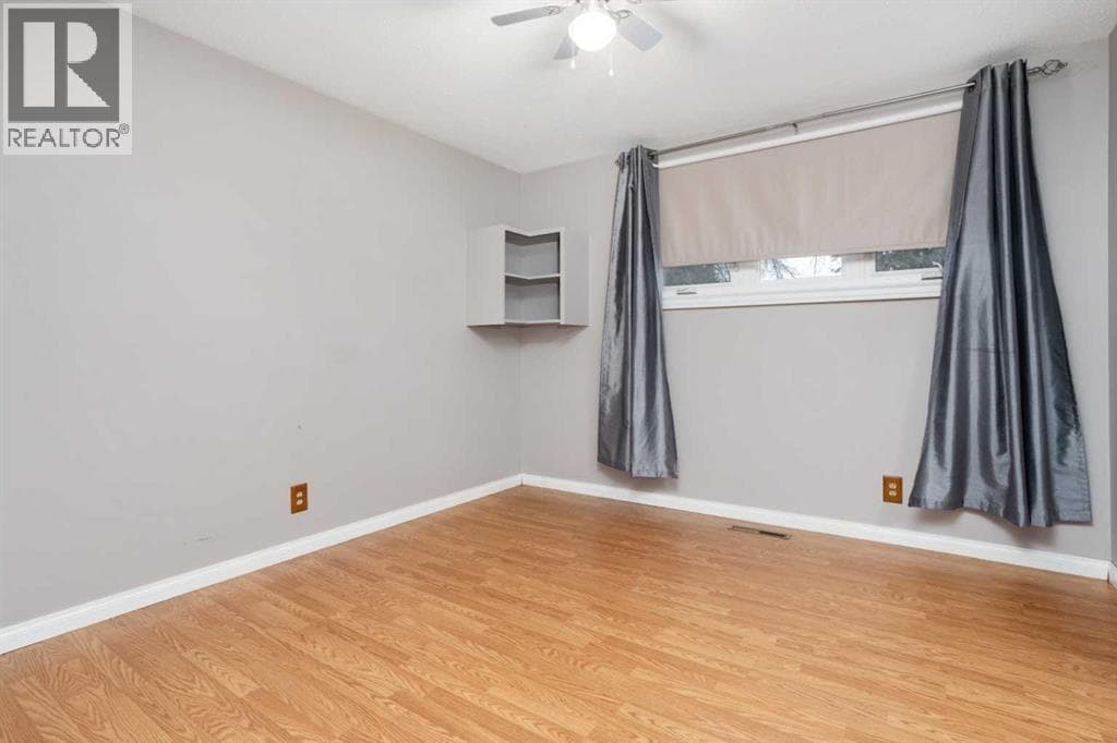 5218 53A Avenue photo 9