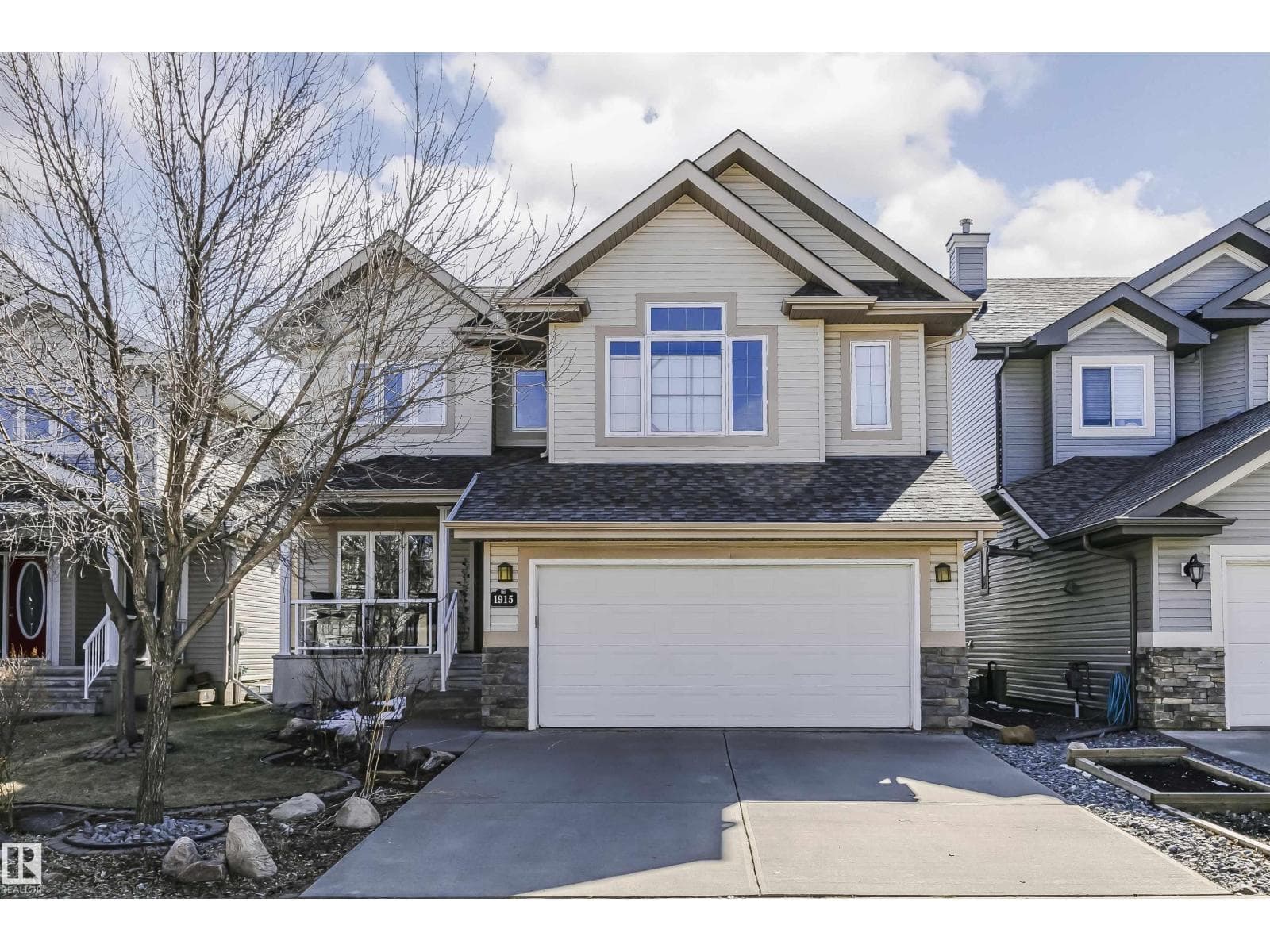 1915 126 ST SW photo 3