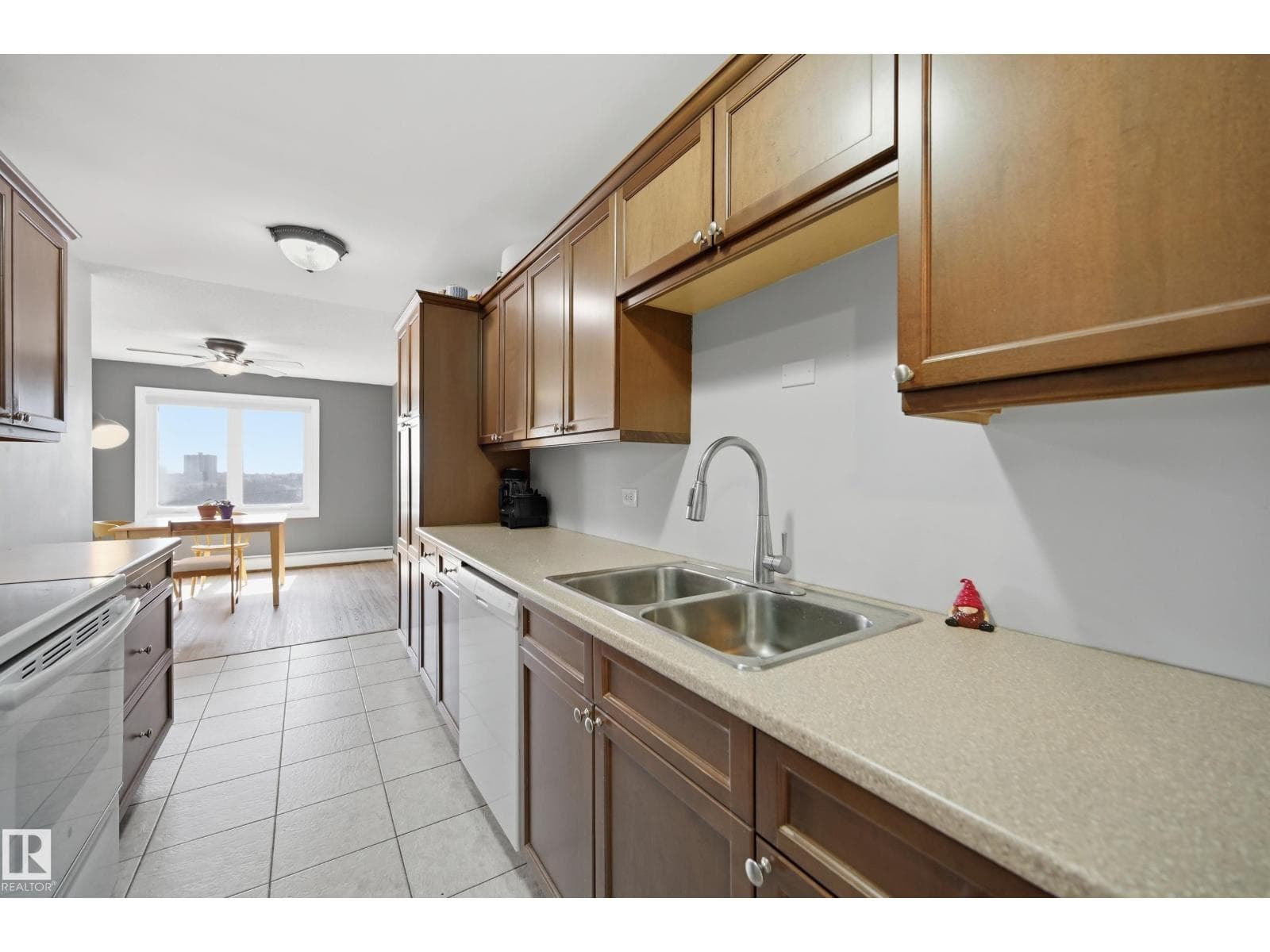 #904 9737 112 ST NW photo 9