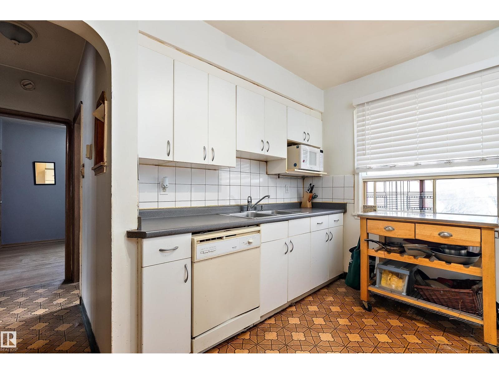 10124 88 AV NW photo 10