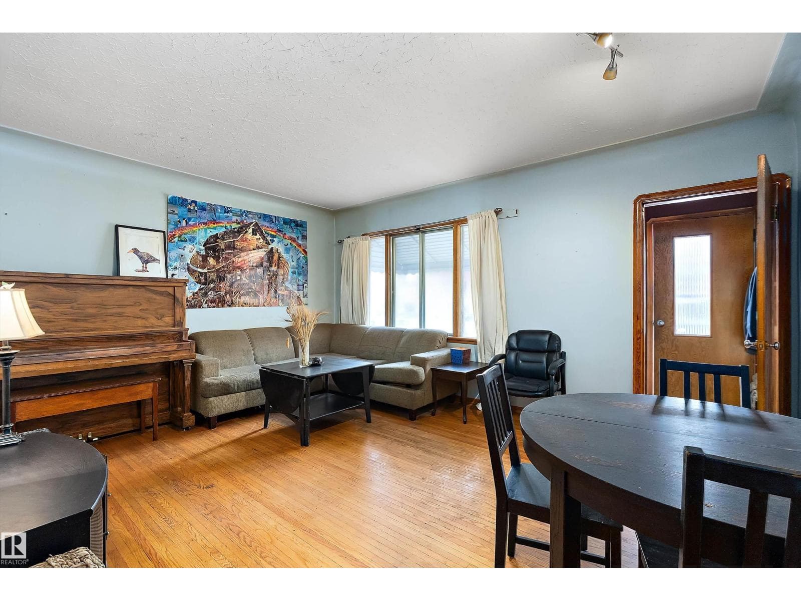 10124 88 AV NW photo 2